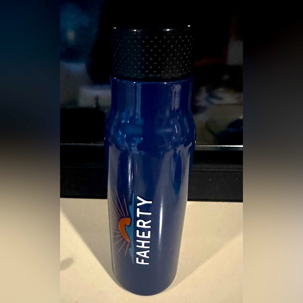 NWOT Faherty H2GO Tread Blue Insulated Stainless Steel Water Bottle 25 oz. Rare